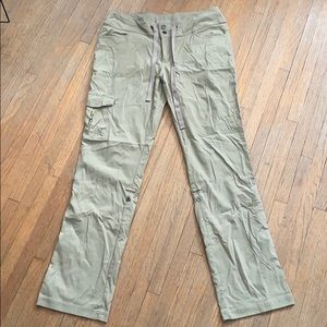 Barely worn Columbia adjustable cargo pants. S:12.